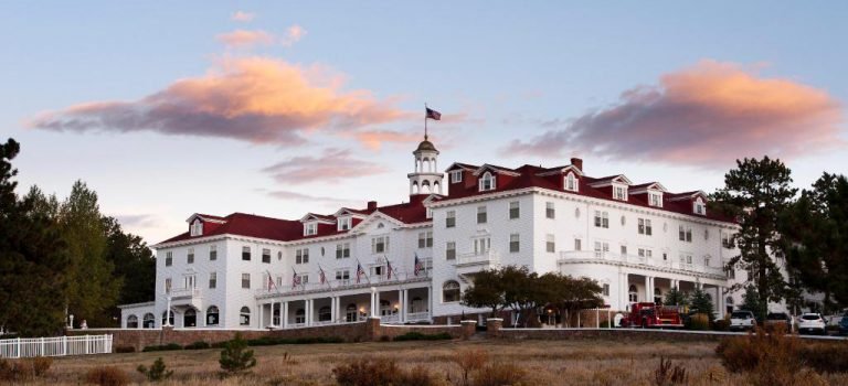 【鬼屋怪談】讓史蒂芬金嚇醒的真實「鬼店」——群鬼亂舞的史丹利飯店