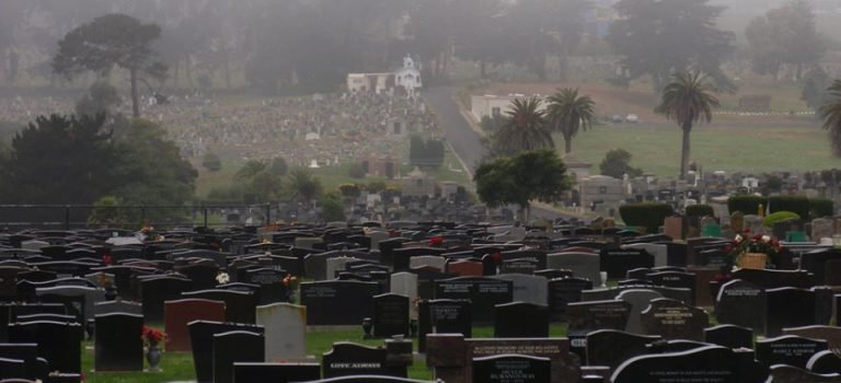 【怪奇知識】真的是鬼城？鬼比人多的小鎮——加州柯爾瑪