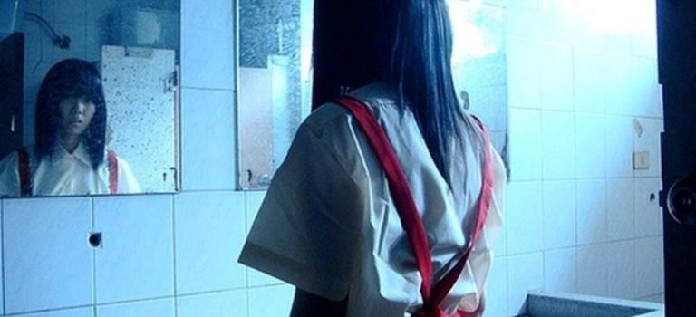 【都市傳說】隔壁第三間傳來詭異聲音：廁所裡的花子