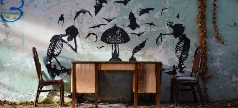 【酒吧怪談🥃】家裡鬧鬼害全家生病？快請關公神像降乩抓鬼⚔️